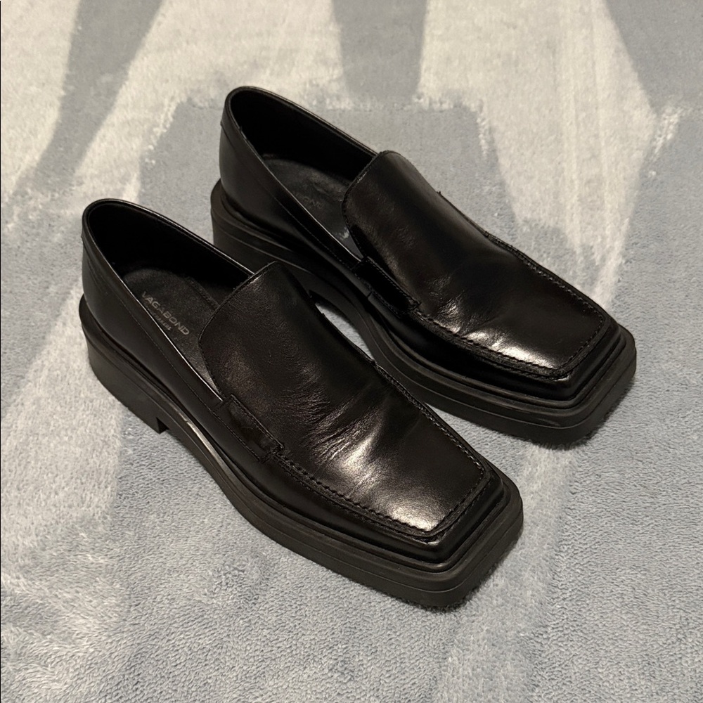 Vagabond Black Leather Square Toe Loafers